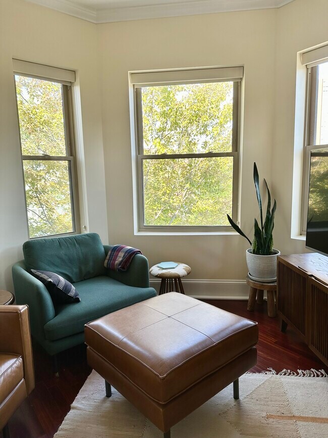Foto del edificio - 4704 N Winthrop Ave