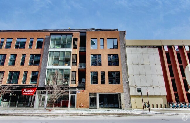 Building Photo - 847 N Larrabee St