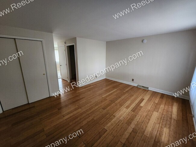 Foto del edificio - 2 bedroom townhome, minutes from highway and Morton High School
