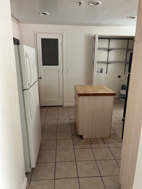 Cocina - 5350 White Oak Ave