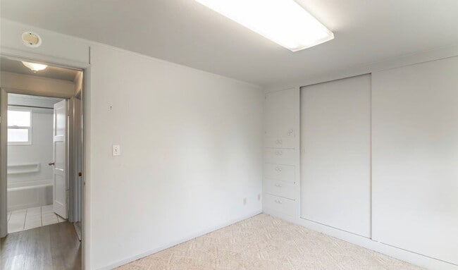 Building Photo - Beautiful PET FRIENDLY 3bdr house!