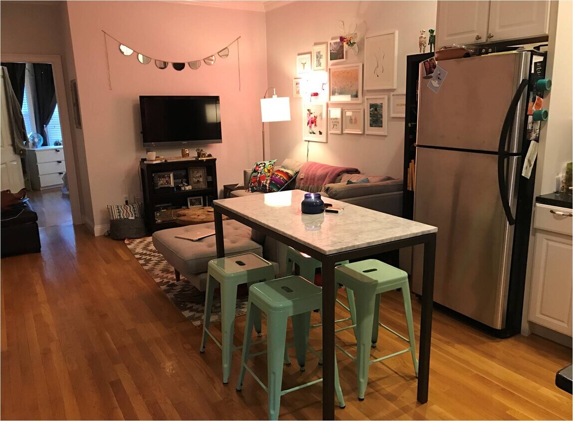 Primary Photo - 139 M St