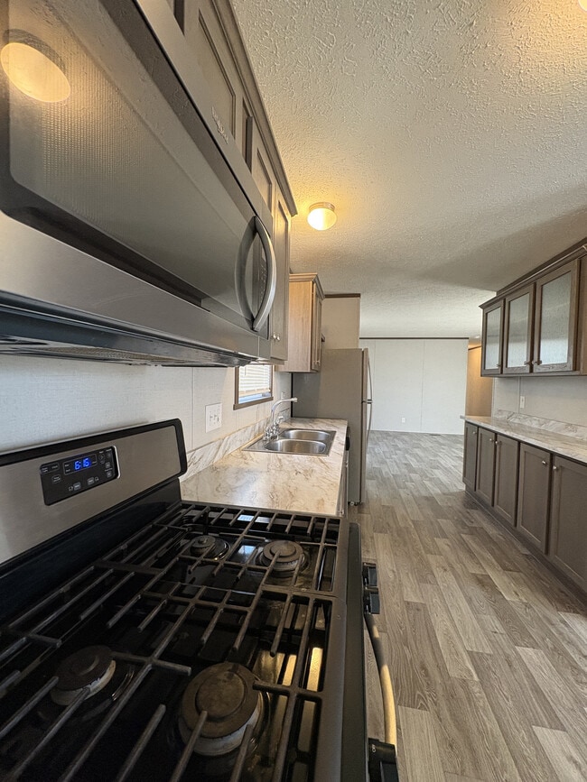 Building Photo - 315 Basket Branch