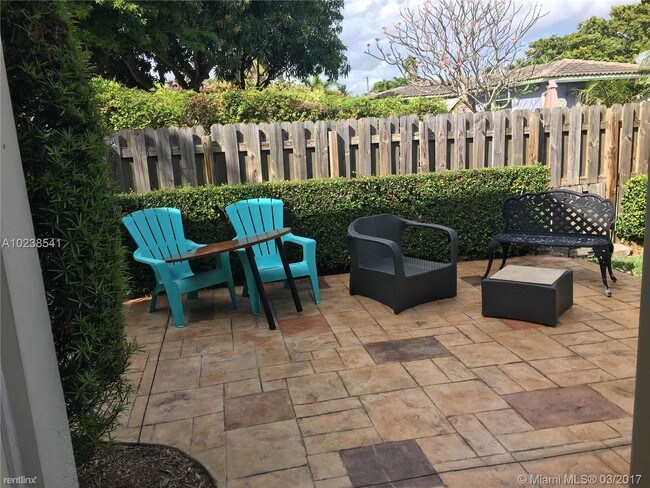 Foto del edificio - 1411 Washington St