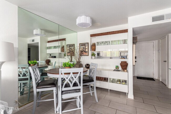 Foto del edificio - 4610 N 68th St