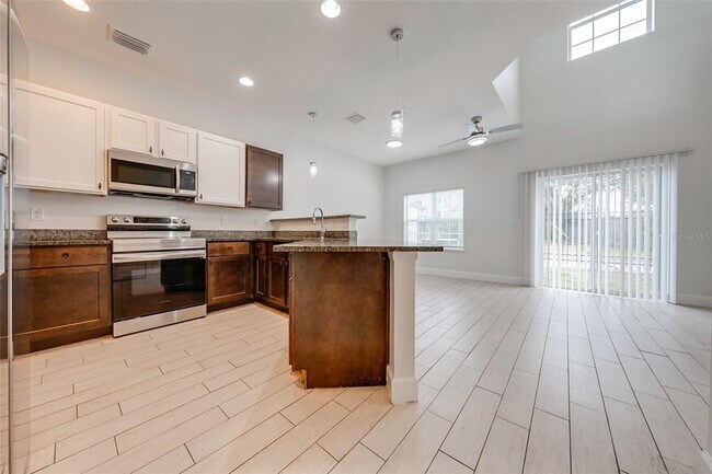 Foto del edificio - 2104 Penny Ln