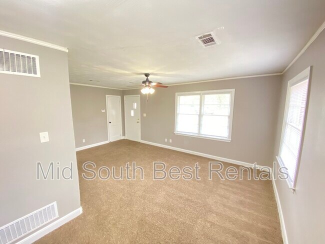Building Photo - 3549 Sharpe Ave