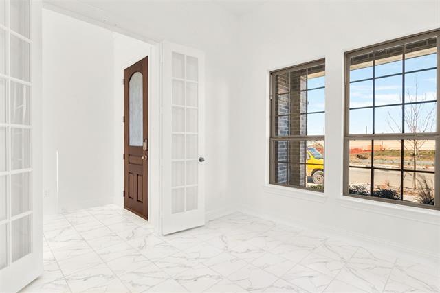 Foto del edificio - 2414 Thavie St