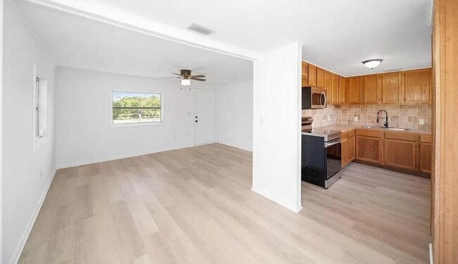 Building Photo - 1520 Hunter Rd