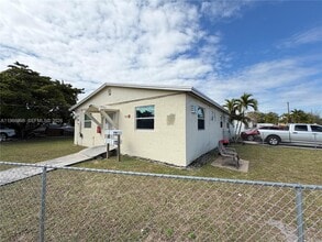 Building Photo - 912 NW 9th Ave