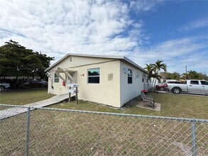 Building Photo - 912 NW 9th Ave