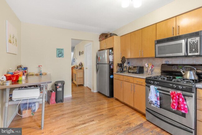 Building Photo - 2221 Catharine St