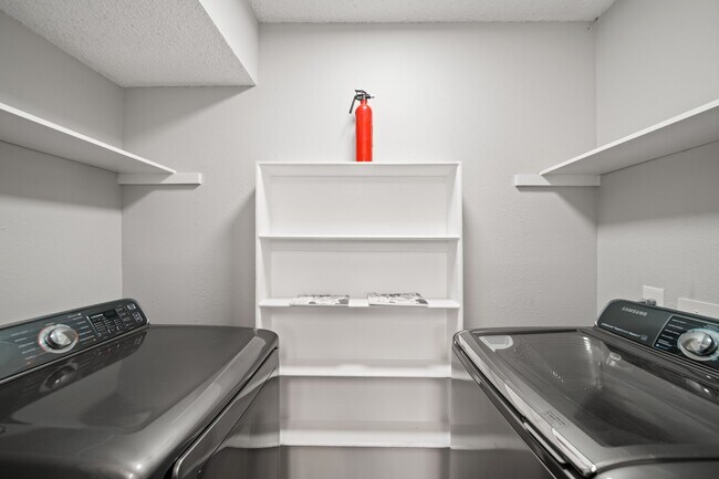 Foto del edificio - 9393 Westwood Village Dr