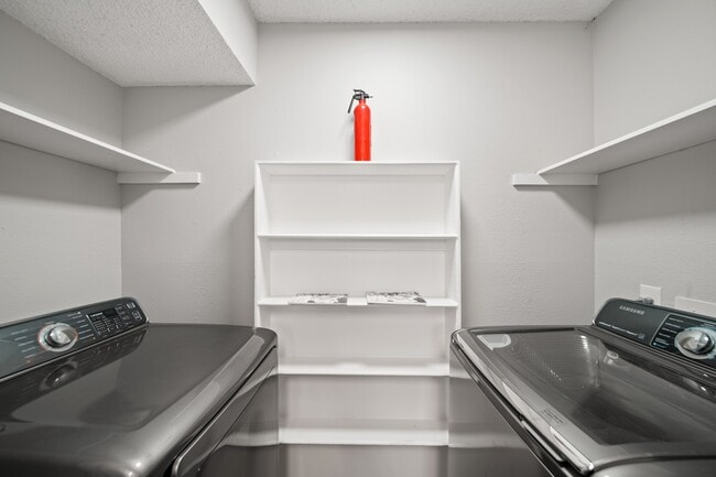 Building Photo - 9393 Westwood Village Dr