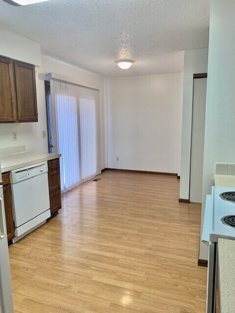Building Photo - 3 Bed/2 Bath Ranch Style Home in Loveland!...