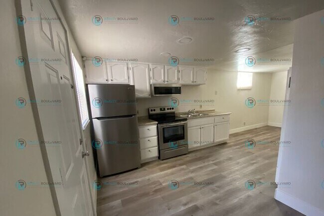 Foto del edificio - 1/2 Month Free! 1 Bedroom 1 Bath in Near Wells District/Midtown