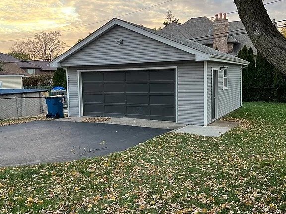 Primary Photo - Spacious 4 Bedroom Home with 2 Full Baths ...