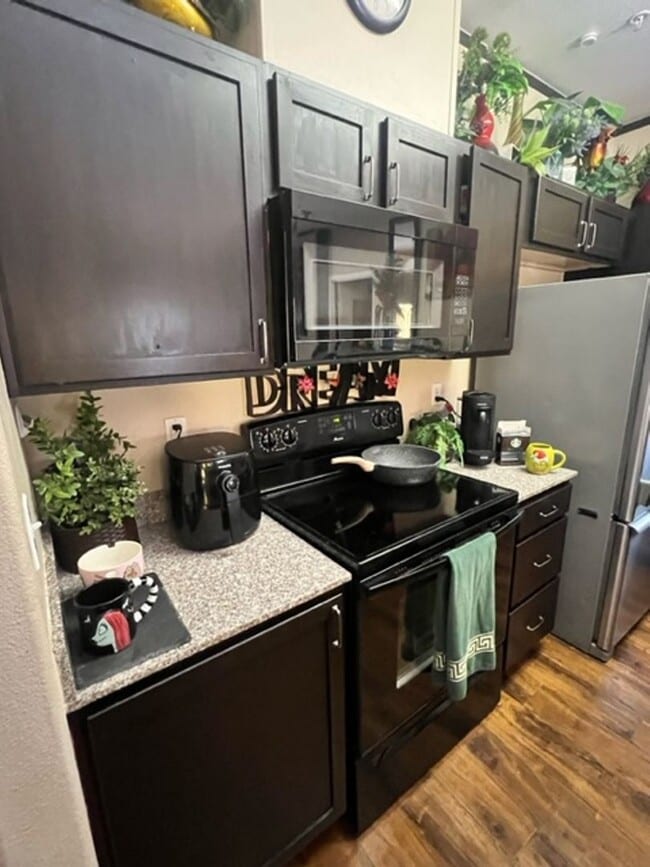Building Photo - Fully Furnished 2 Bedroom 2 Bath Condo in ...