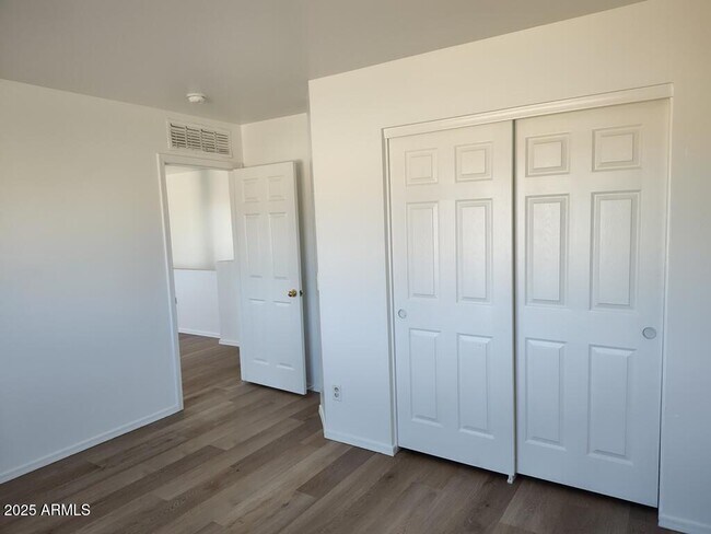 Foto del edificio - 18931 N Toya St