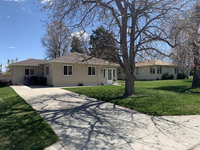 Foto del edificio - Evolve Real Estate: Available 6/6/2026! Quaint 3 Bedroom Ranch with Huge Yard in University Hills...