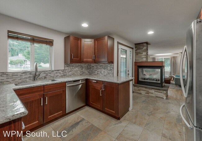 Foto del edificio - 2 br, 1 bath House - 604 S 198th St