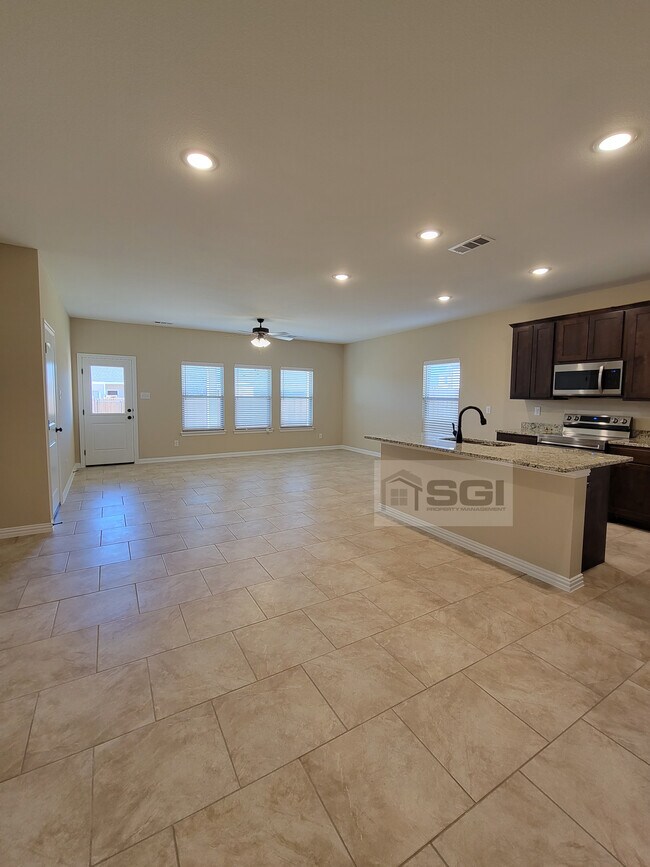 Building Photo - 123 Canales Cir