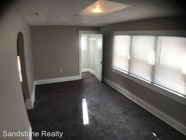 Building Photo - 2143 W 106th St
