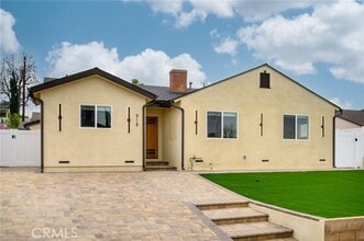 Building Photo - 918 University