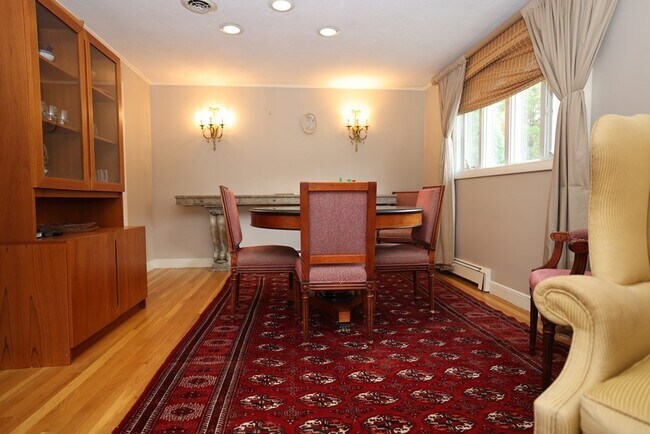 Building Photo - 151 Woodbine Cir