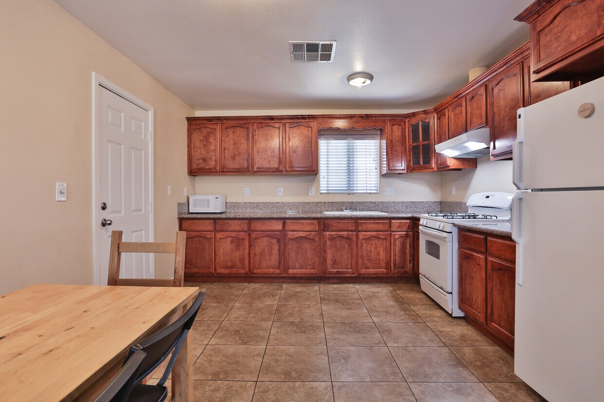 Primary Photo - 1374 W 35th Pl