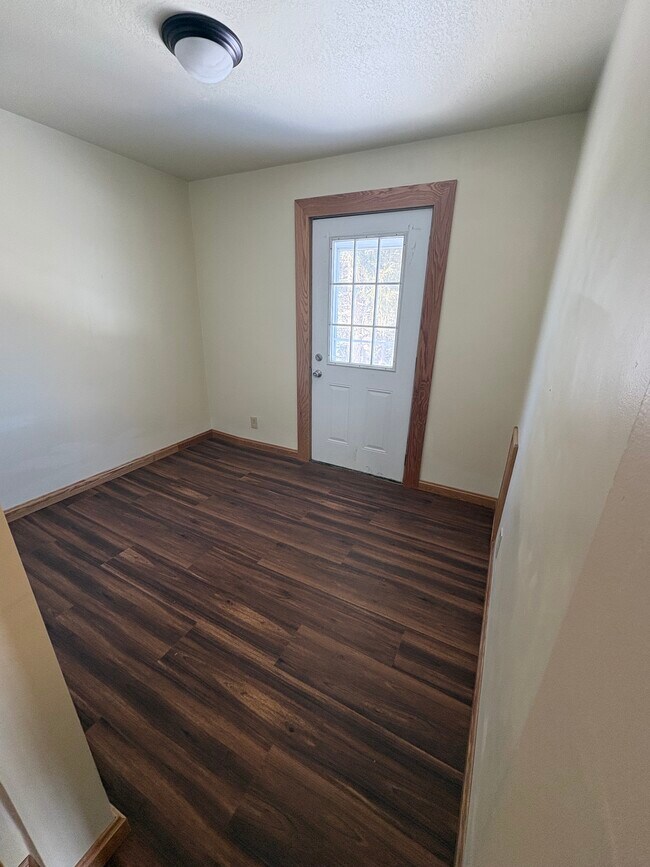 Foto del edificio - 143 Poplar Rd