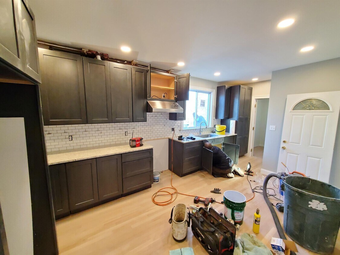 Primary Photo - 93 Thorndike St