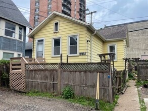 Building Photo - 1822 N Warren Ave