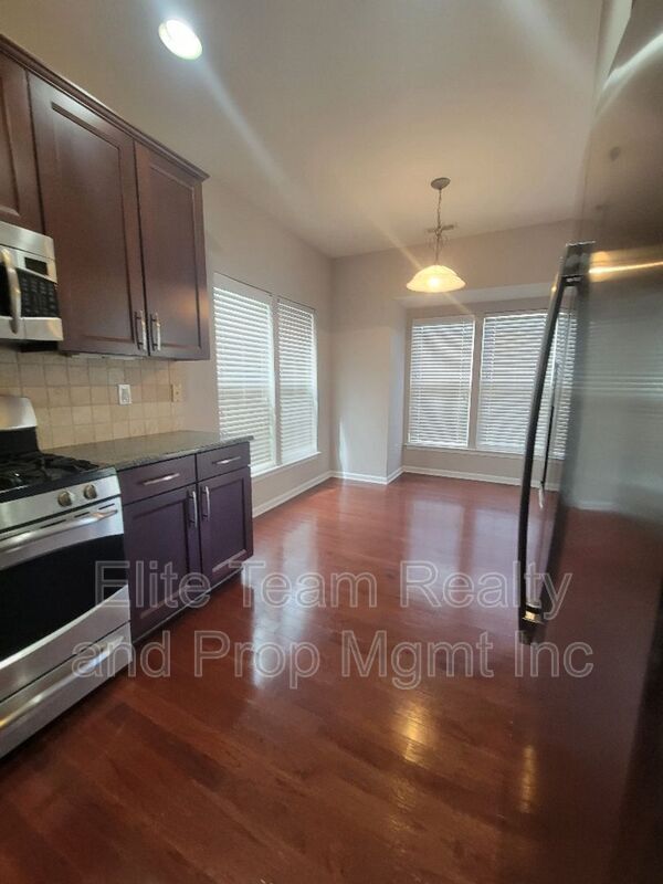 Foto del edificio - 2339 Whitford Ln