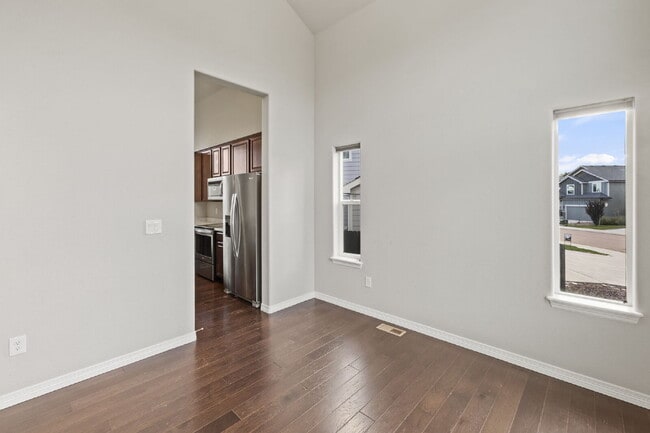 Foto del edificio - Newer home located in Larson Ranch Communi...