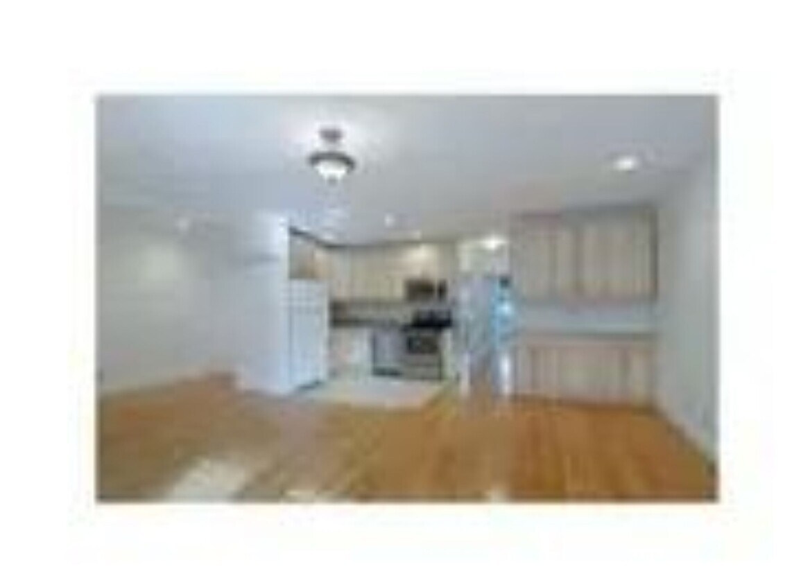 Building Photo - 232 E 40th St