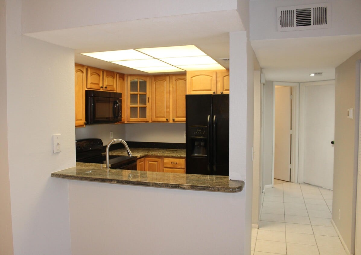 Primary Photo - 1548 SE Royal Green Cir