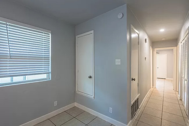 Building Photo - 6809 Blue Dawn Trl