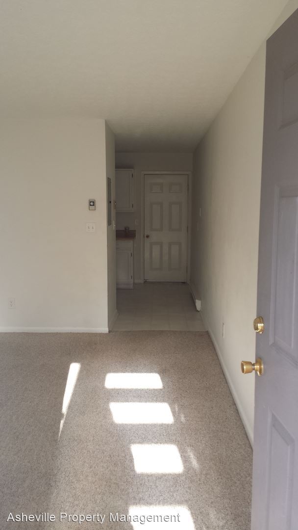 Foto del edificio - 16 Deep Woods Rd