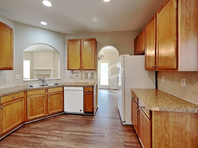 Building Photo - 334 Viceroy Curv