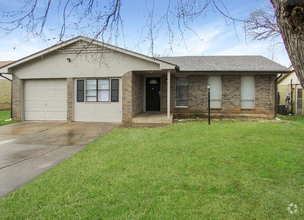 Building Photo - 429 E Hillcrest Ln