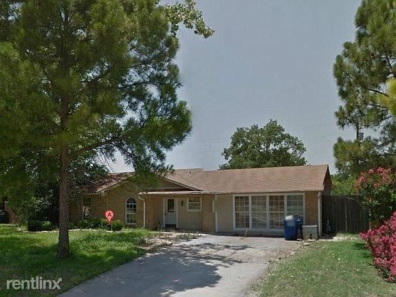 Primary Photo - 3 br, 1 bath House - 221 W Park Street