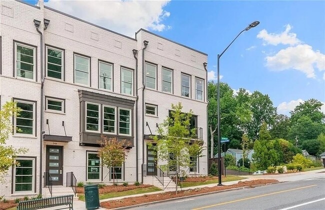Foto del edificio - 545 Whitlox Rd NW