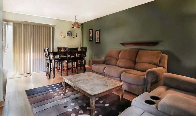 Building Photo - 2121 E Grand Ave