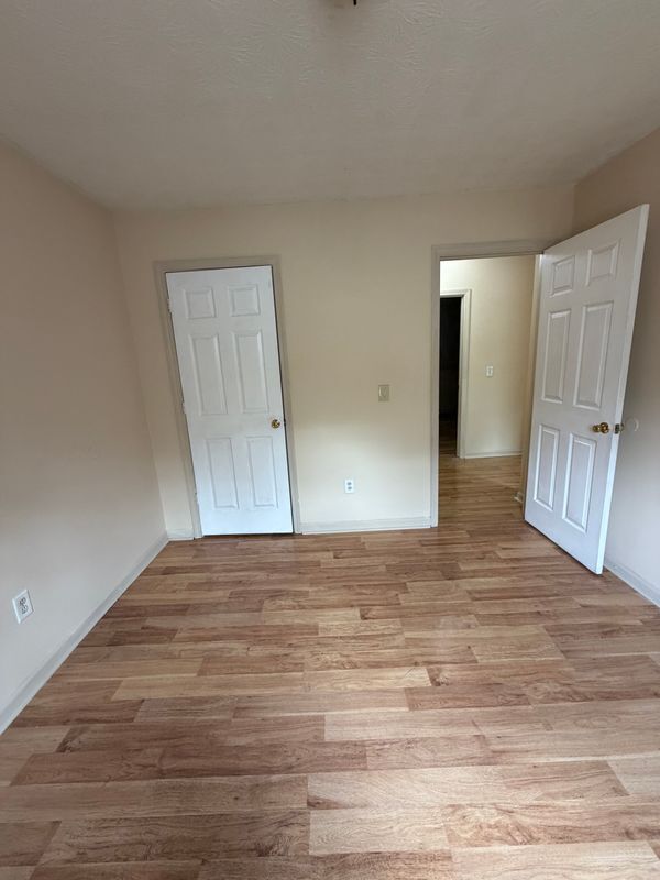 Foto del edificio - 4213 New Towne Dr
