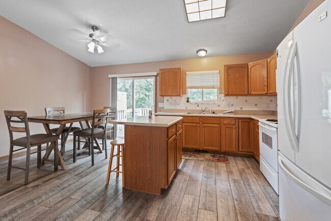 Foto del edificio - 248 W Irving St