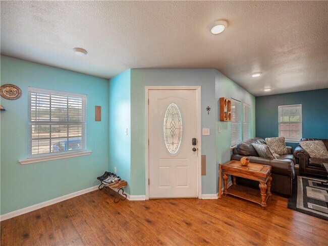 Foto del edificio - 691 Tamarack Dr