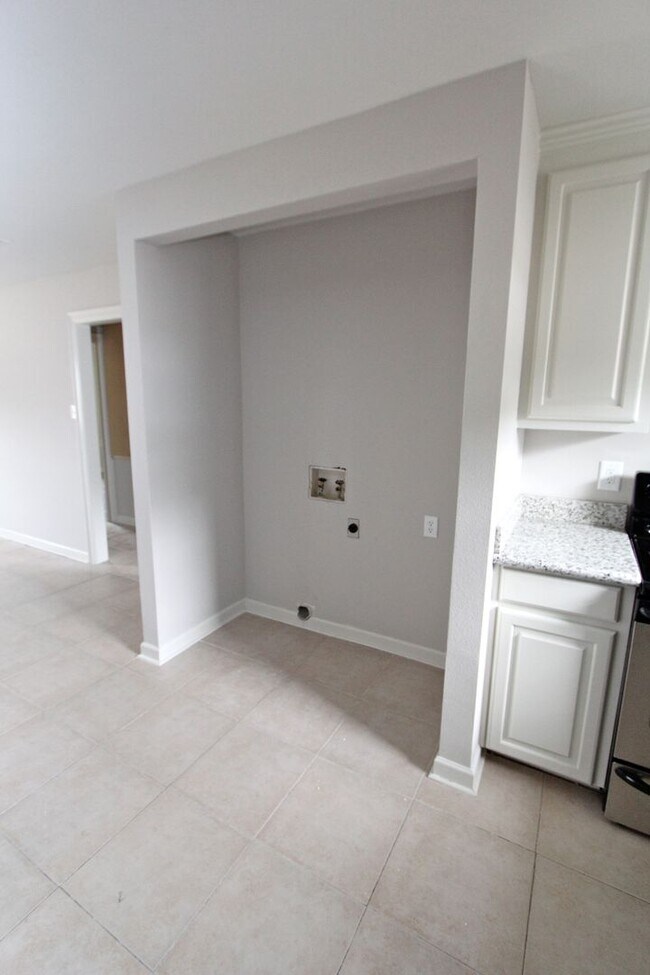 Building Photo - 29194