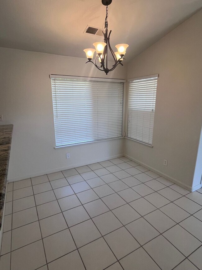 Foto del edificio - ADORABLE 3 BEDROOM HOUSE WITH POOL!