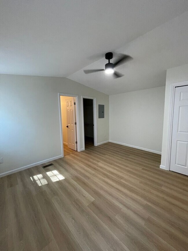 Building Photo - 3 Bed 2 Bath in South Wichita - Space for ...